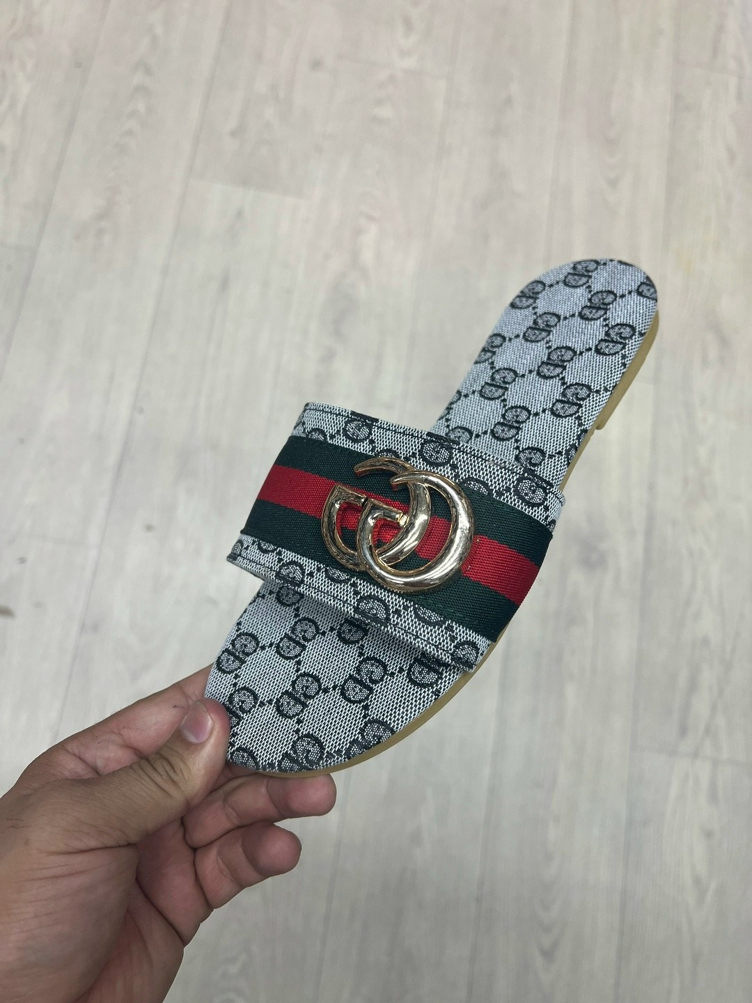 ,сланцы gucci,сандалии gucci,шлепанцы gucci,сандалии