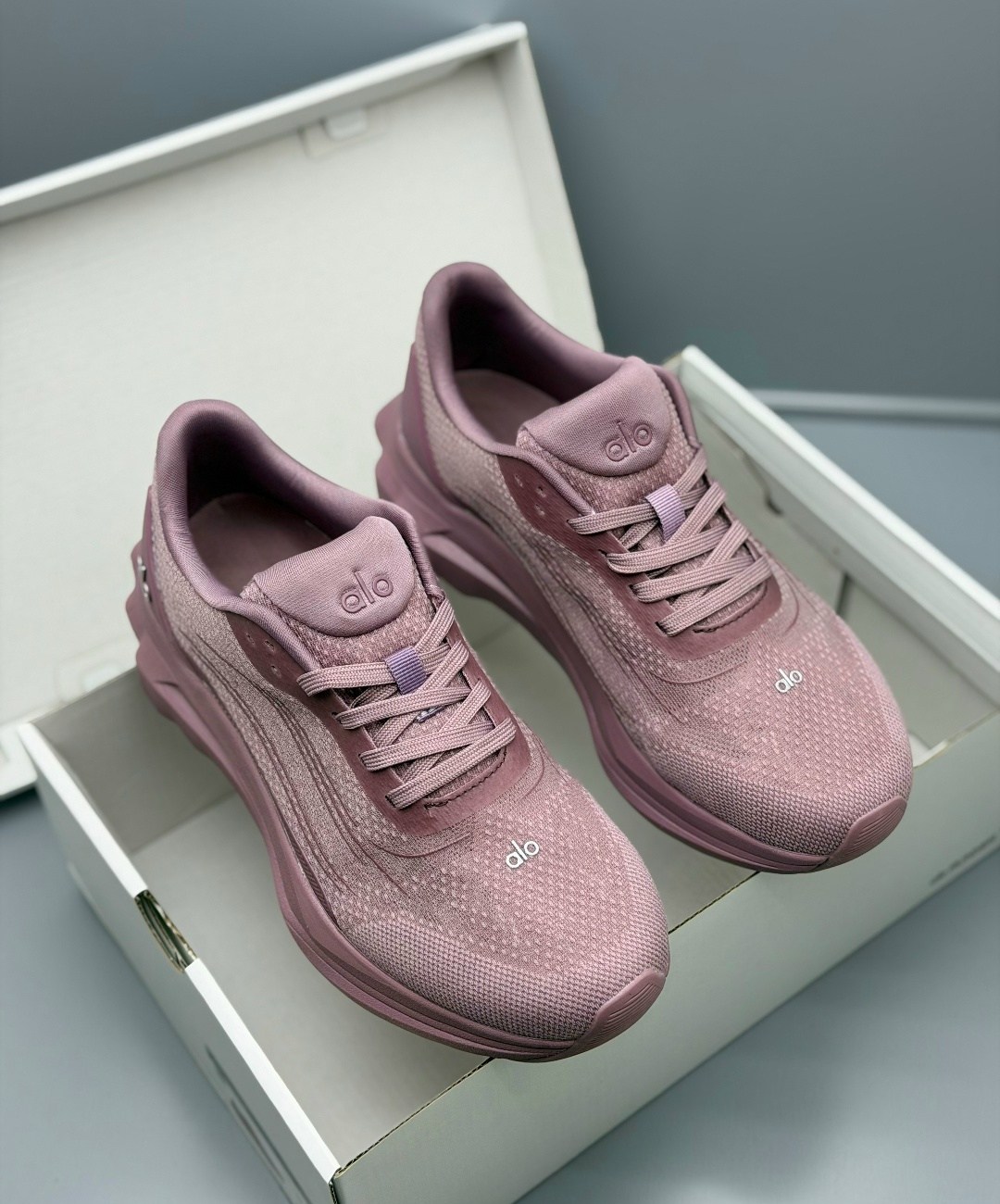 женские кроссовки,кроссовки alo,кроссовки мужские женские,кроссовки hoka one one,кроссовки