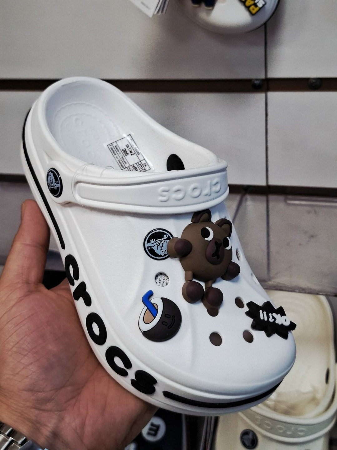 сабо crocs,,кроксы белые,кроксы шлепки с джибитсами,модные кроксы