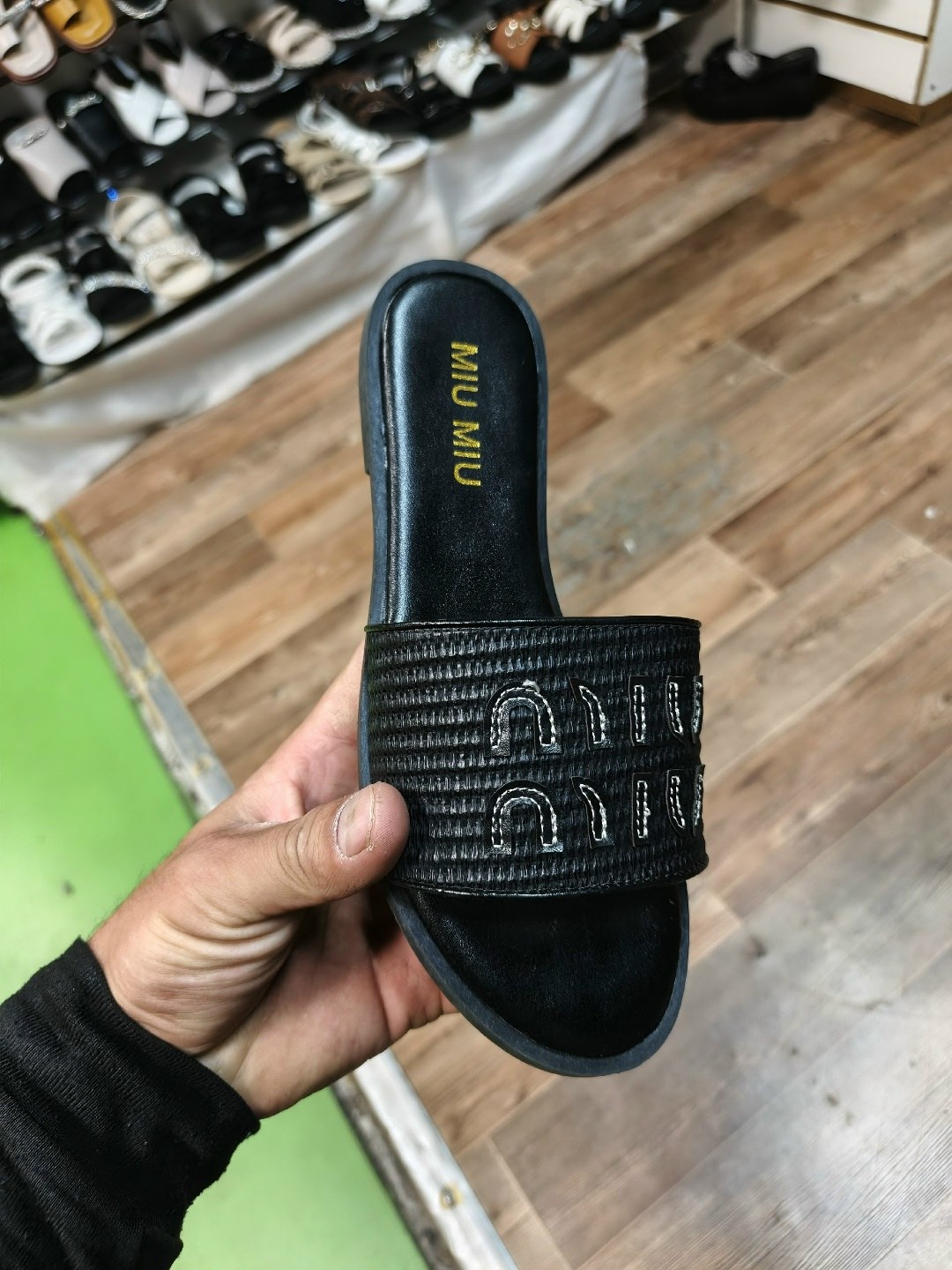 ,шлепанцы fendi,шлепанцы женские,тапочки fendi,босоножки fendi