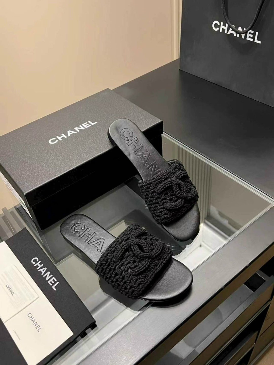 шлепанцы chanel,шлепки шанель,бежевые шлепки шанель,chanel шлепанцы женские,тапочки женские chanel