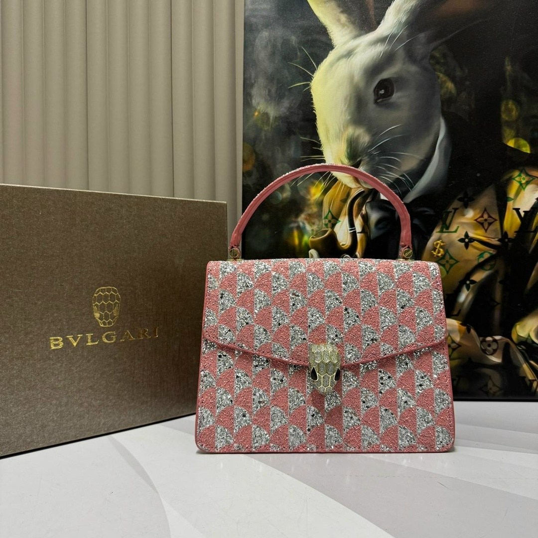 сумка bvlgari,женская кожаная сумка bvlgari serpenti forever mini белая,bvlgari сумка на плечо,женская кожаная сумка bvlgari serpenti reverse small белая,сумка