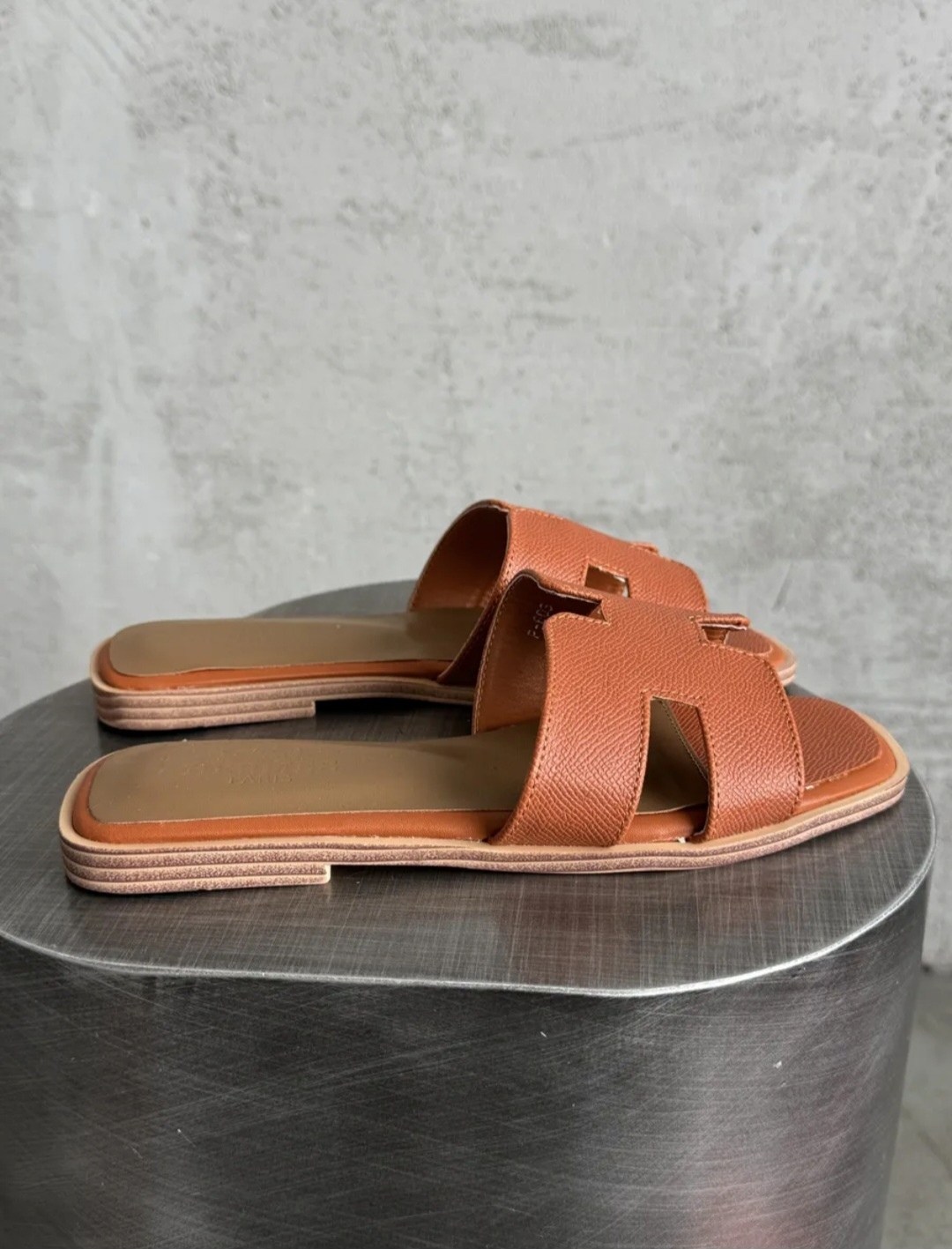 шлепанцы гермес коричневые,женские шлепанцы,шлепки hermes женские,шлепки эрмес коричневые,кожаные шлепанцы