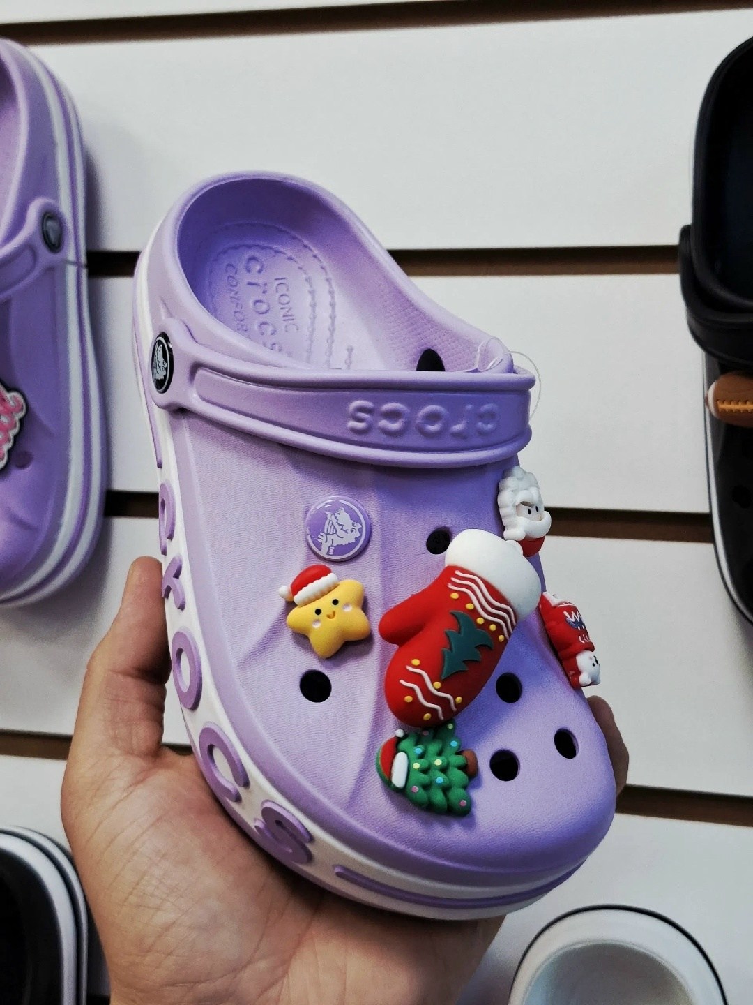 сабо crocs,,кроксы белые,кроксы шлепки с джибитсами,модные кроксы