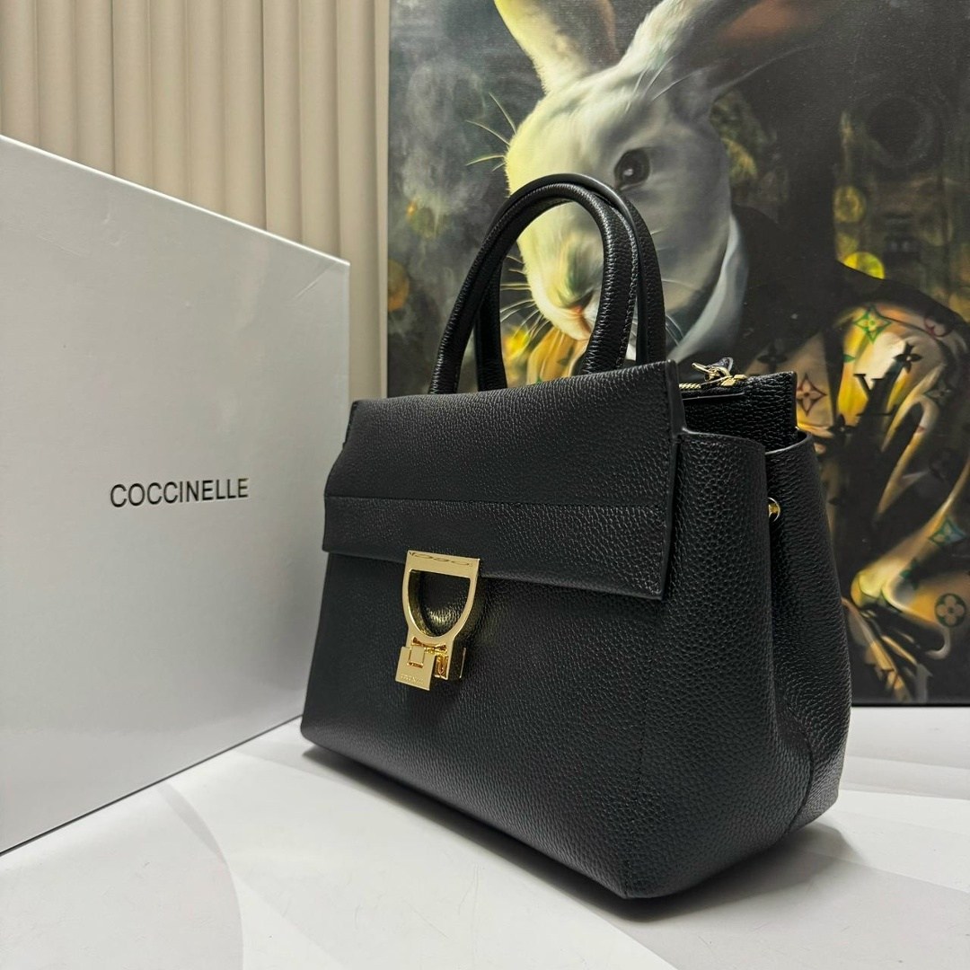 сумка coccinelle,coccinelle сумка на плечо кросс-боди arlettis signature,coccinelle маленькая сумка-сэтчел arlettis,женская сумка coccinelle,coccinelle сумка arlettis