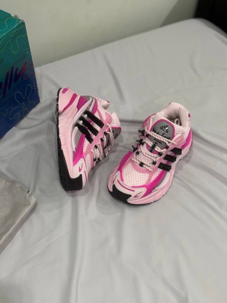 кроссовки,adidas кроссовки,женские кроссовки,повседневные кроссовки,спортивная