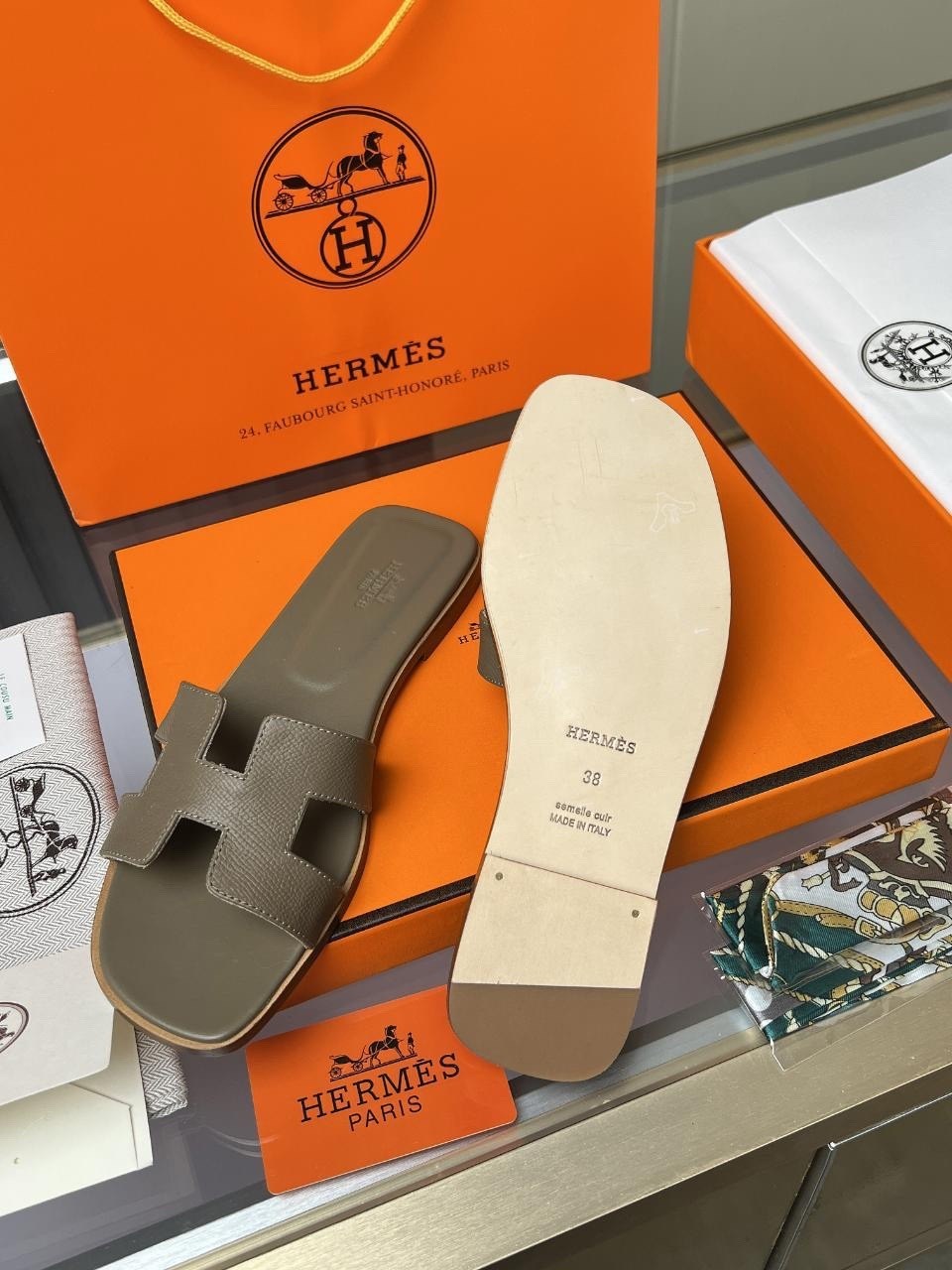 шлепанцы hermes,шлепки hermes 2026,шлепки hermes женские,шлепки хермес оран,шлепки hermes