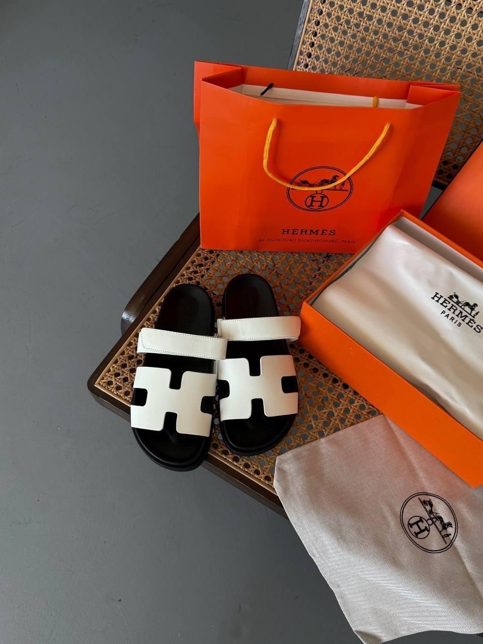 hermes черные кожаные сандалии chypre для женщин,hermes черные кожаные шлепанцы chypre для женщин,шлепки эрмес,шлепки гермес женские,шлепанцы hermes