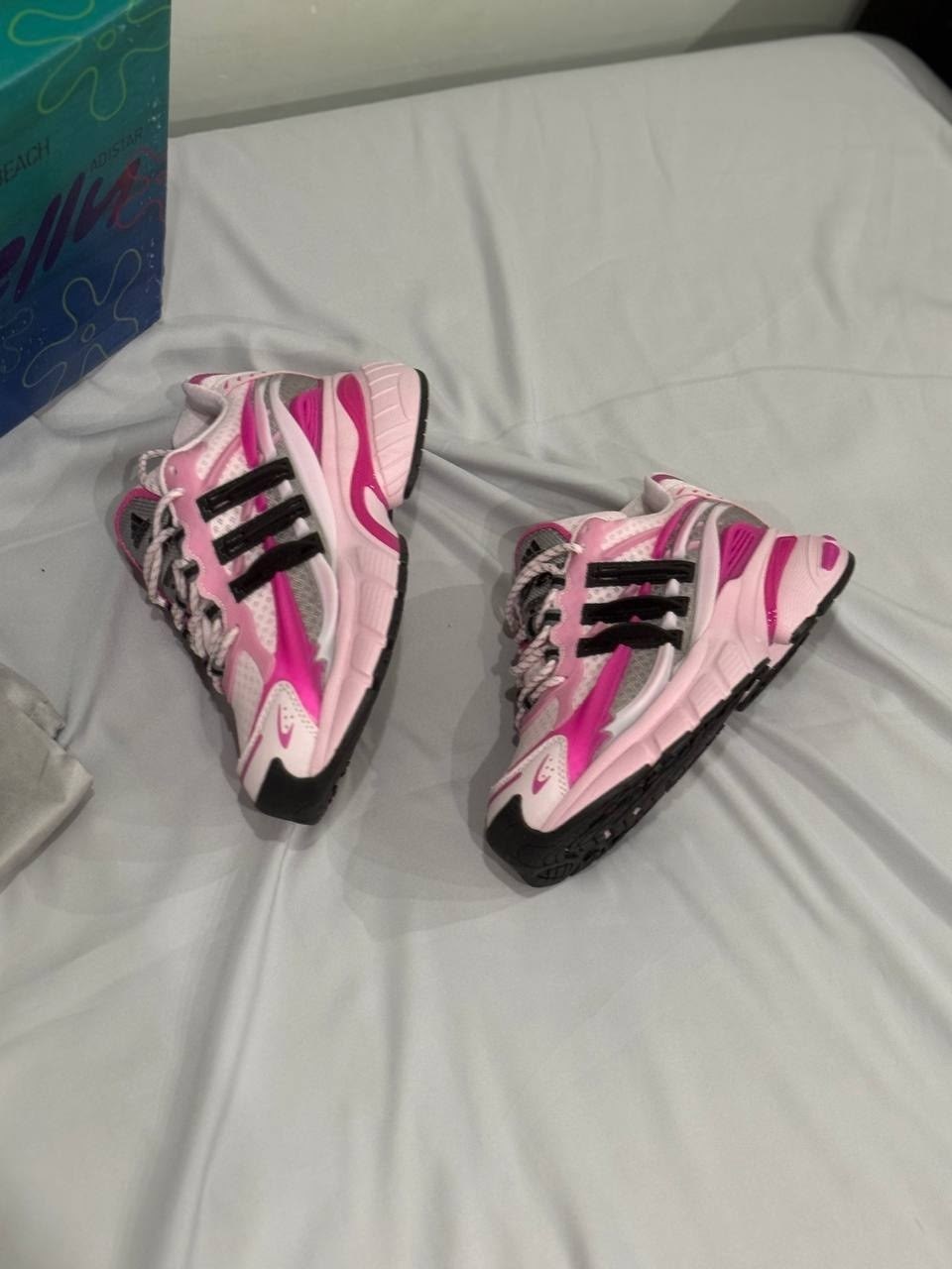 кроссовки,adidas кроссовки,женские кроссовки,повседневные кроссовки,спортивная