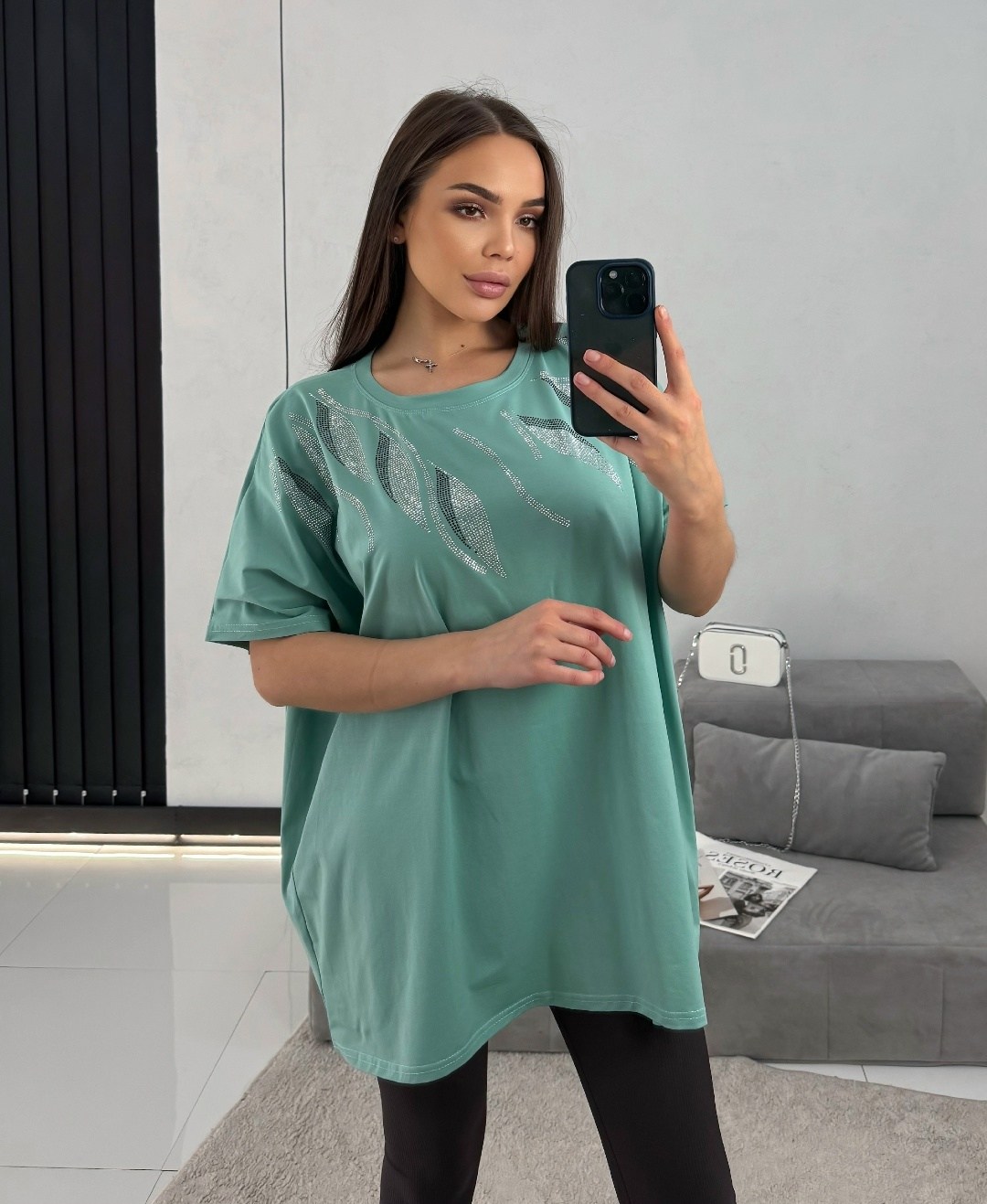 футболка оверсайз со стразами fashion lux,футболка женская оверсайз со стразами,футболка оверсайз базовая со стразами fashion nik,футболка оверсайз базовая со стразами,женская футболка
