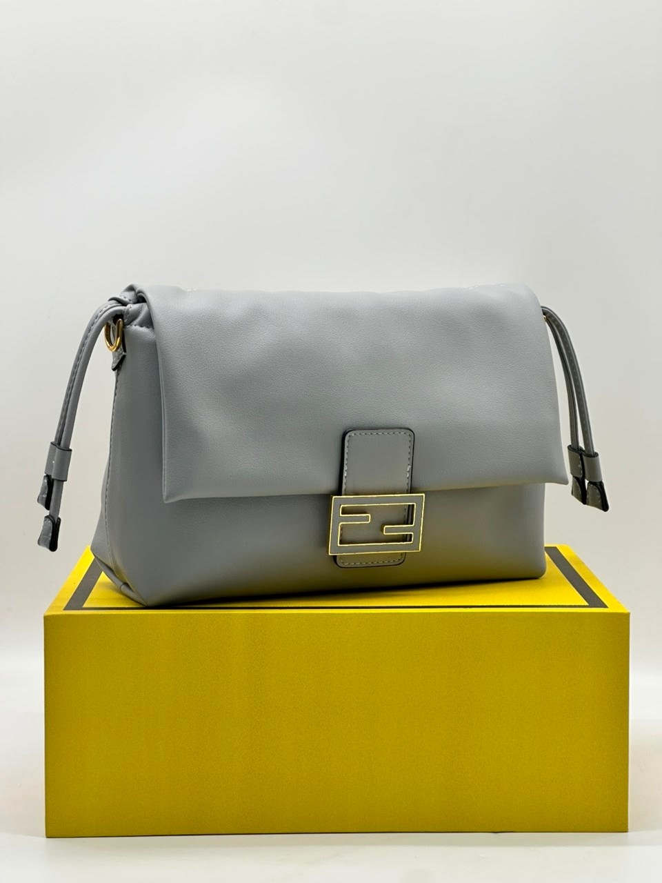 сумка fendi,женская сумка fendi,сумка fendi baguette,сумка на плечо fendi,fendi сумка багет