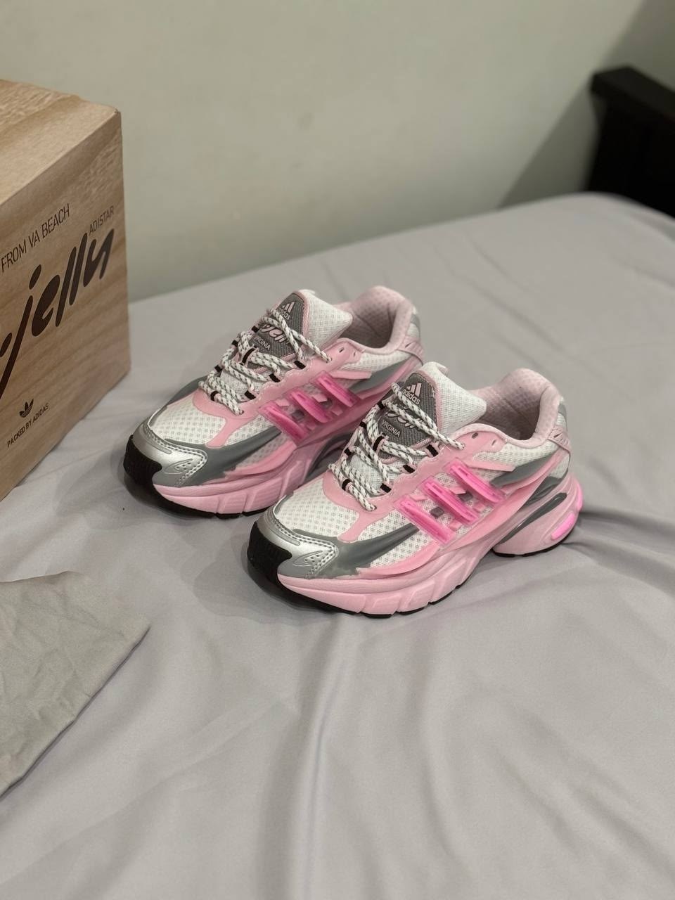 кроссовки,adidas кроссовки,женские кроссовки,повседневные кроссовки,спортивная