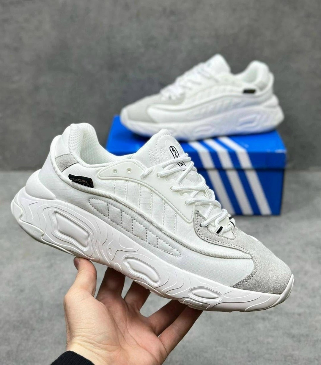 бежевые кроссовки адидас мужские ozweego,кроссовки,кроссовки adidas,кроссовки мужские adidas,кроссовка мужской