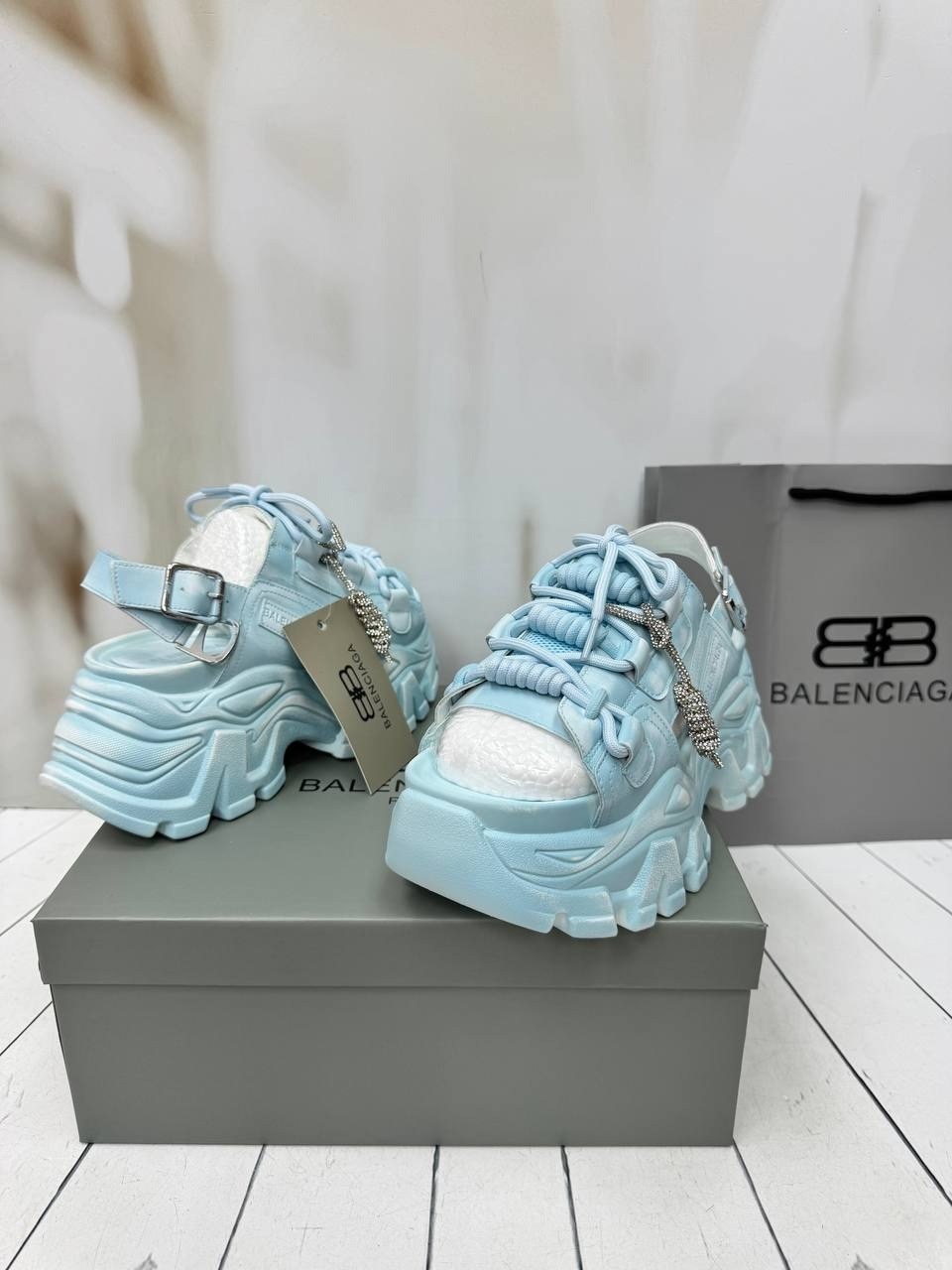 balenciaga кроссовки женские,босоножки balenciaga,босоножки prada,кроссовки balenciaga,женские босоножки