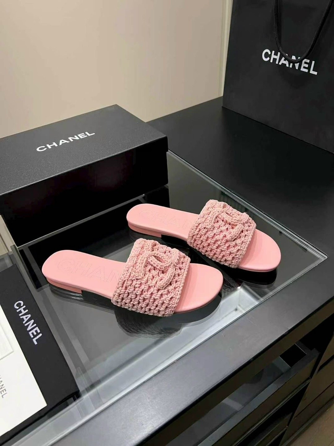шлепанцы chanel,шлепки шанель,бежевые шлепки шанель,chanel шлепанцы женские,тапочки женские chanel
