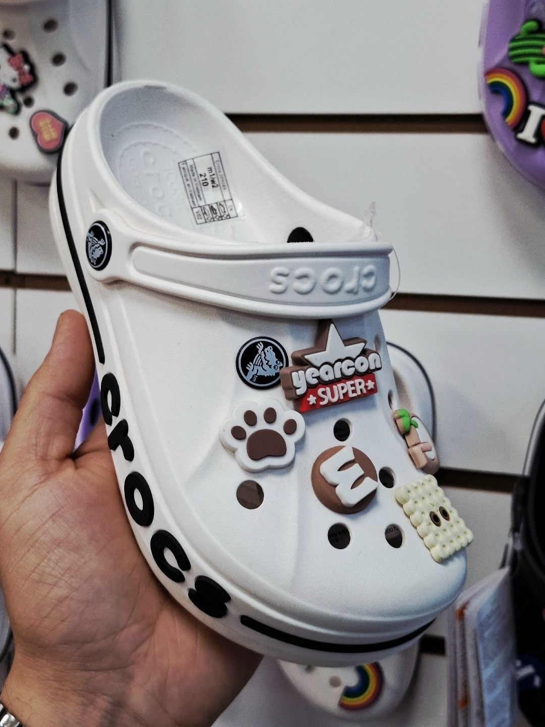 сабо crocs,,кроксы белые,кроксы шлепки с джибитсами,модные кроксы