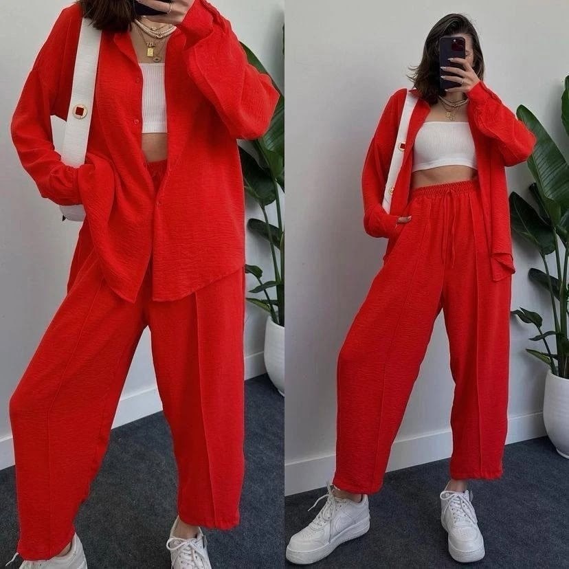 женский брючный костюм красного цвета,женский красный брючный костюм,костюм брючный с рубашкой,костюм женский брючный,костюм с брюками