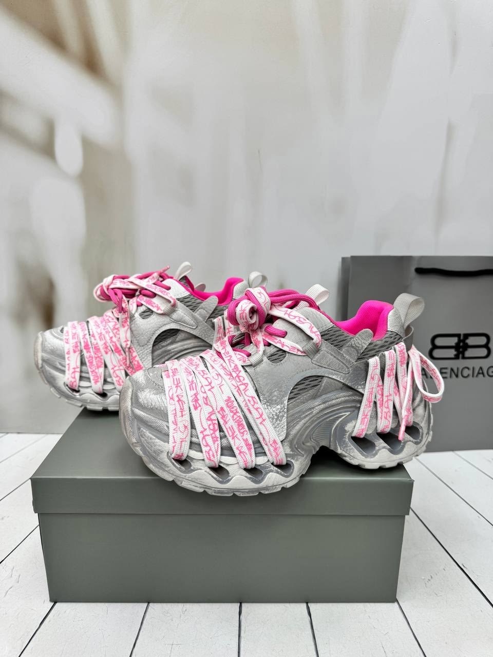 кроссовки женские balenciaga,кроссовки balenciaga,женские кроссовки balenciaga 3xl серебристые с розовым,кроссовки ,женские кроссовки balenciaga 3xl