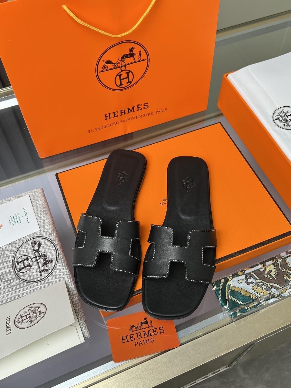 женские кожаные шлепки hermes oran коричневые,шлепки hermes женские,шлёпанцы hermes,шлепки hermes oran,шлепки хермес оран