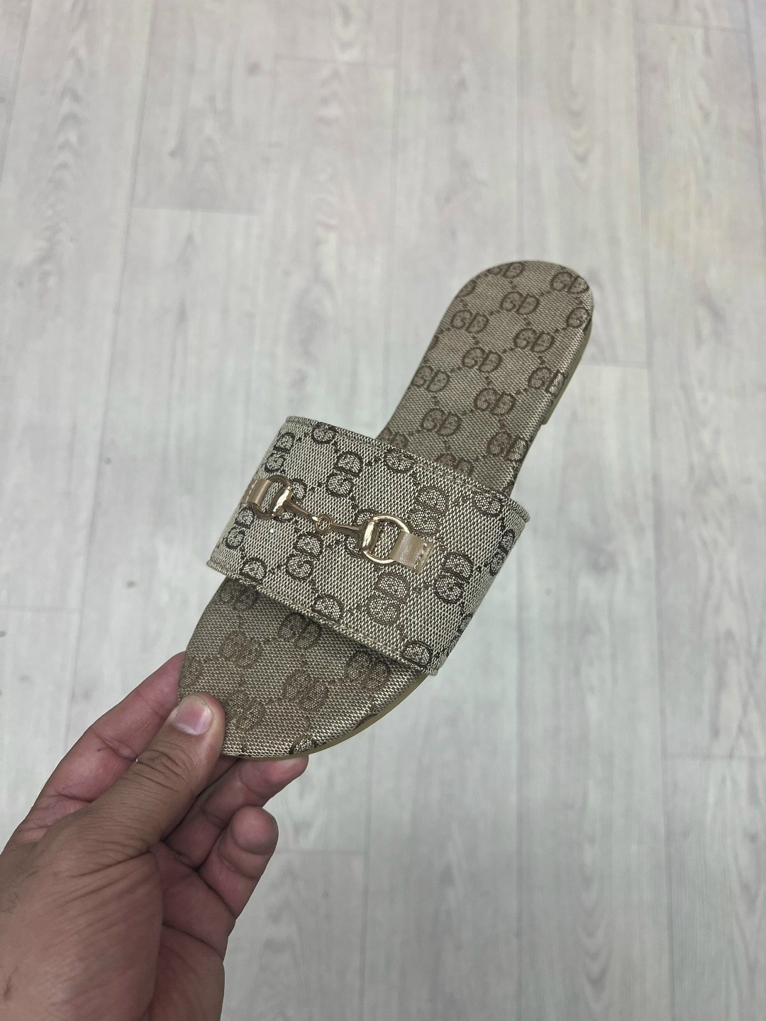 ,сланцы gucci,сандалии gucci,шлепанцы gucci,сандалии