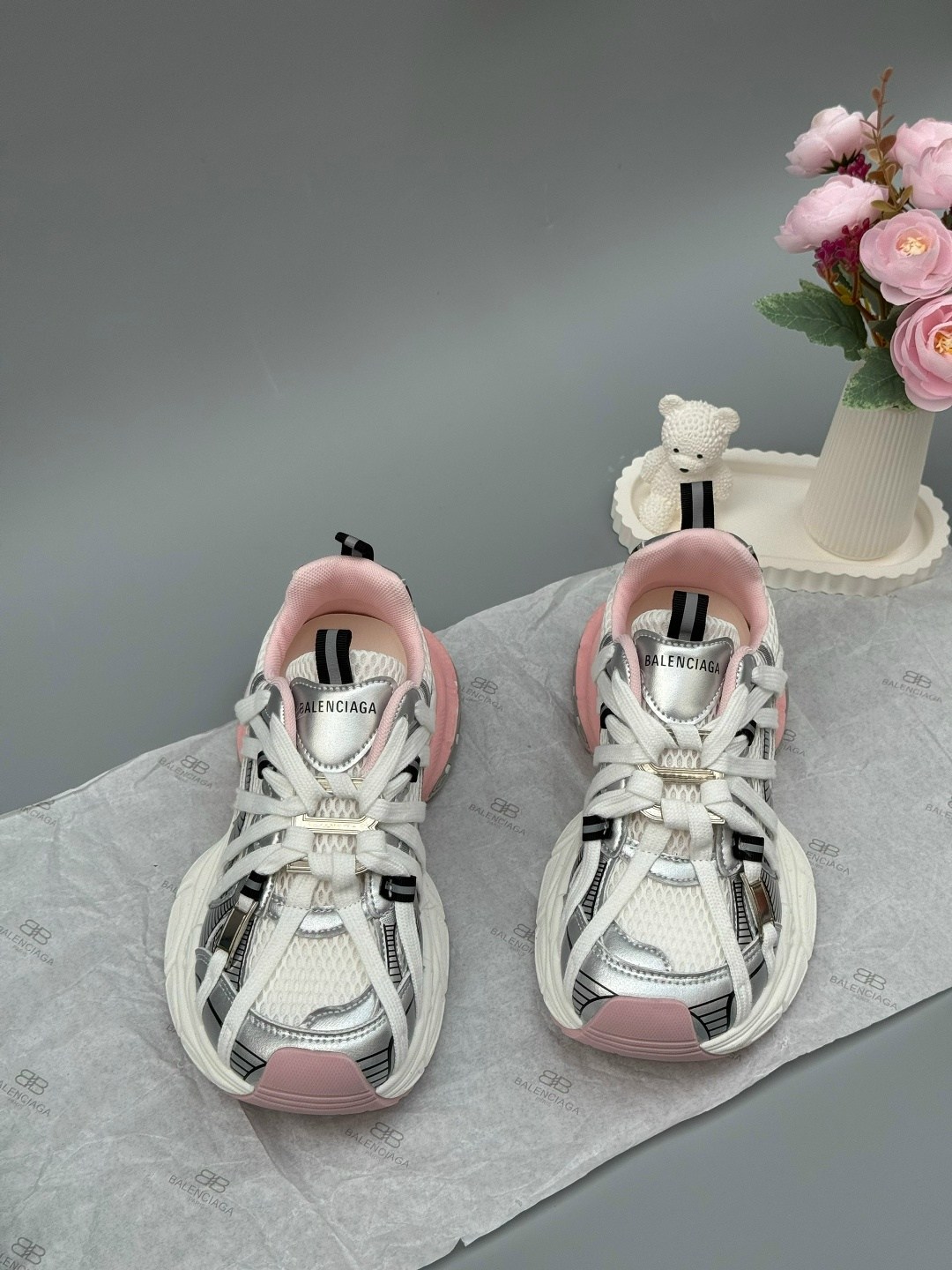 кроссовки balenciaga,кроссовки женские balenciaga,balenciaga белые кроссовки 3xl для женщин,кроссовки женские balenciaga trainers,кроссовки balenciaga 3 xl