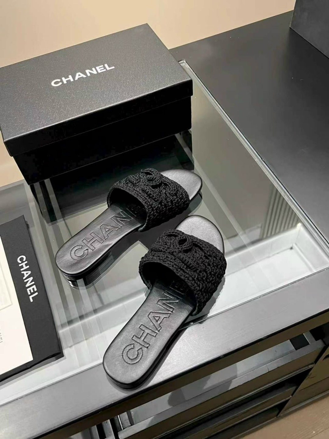 шлепанцы chanel,шлепки шанель,бежевые шлепки шанель,chanel шлепанцы женские,тапочки женские chanel