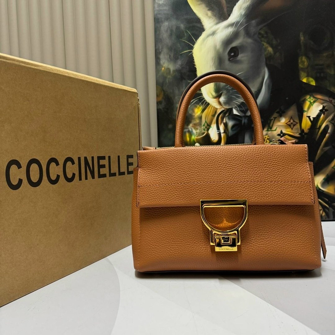 сумка coccinelle arlettis,сумка coccinelle,сумка женская coccinelle,coccinelle сумка coccinelle натуральная кожа,женская бежевая сумка arlettis mini coccinelle