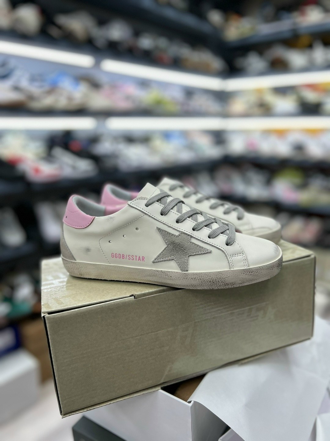 кожаные кеды golden goose superstar premium,кожаные кроссовки golden goose super star,кроссовки golden goose,кеды golden goose,женские кожаные кроссовки golden goose super-star premium - white / black