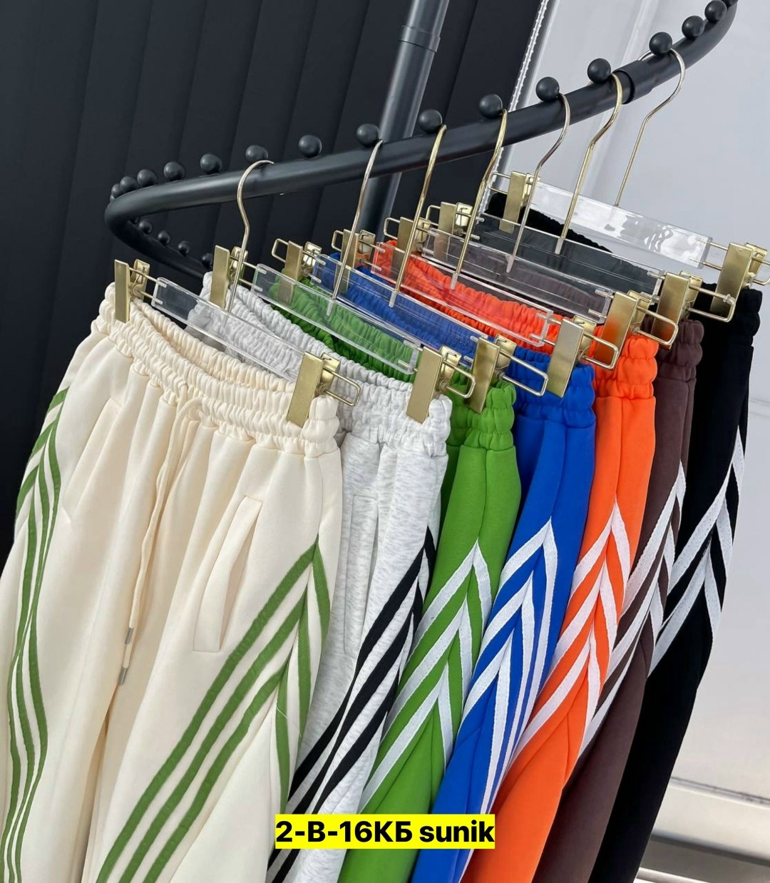 спортивные брюки,брюки широкие,зеленые спортивные брюки adidas originals firebird,штаны зеленые,женские спортивные брюки