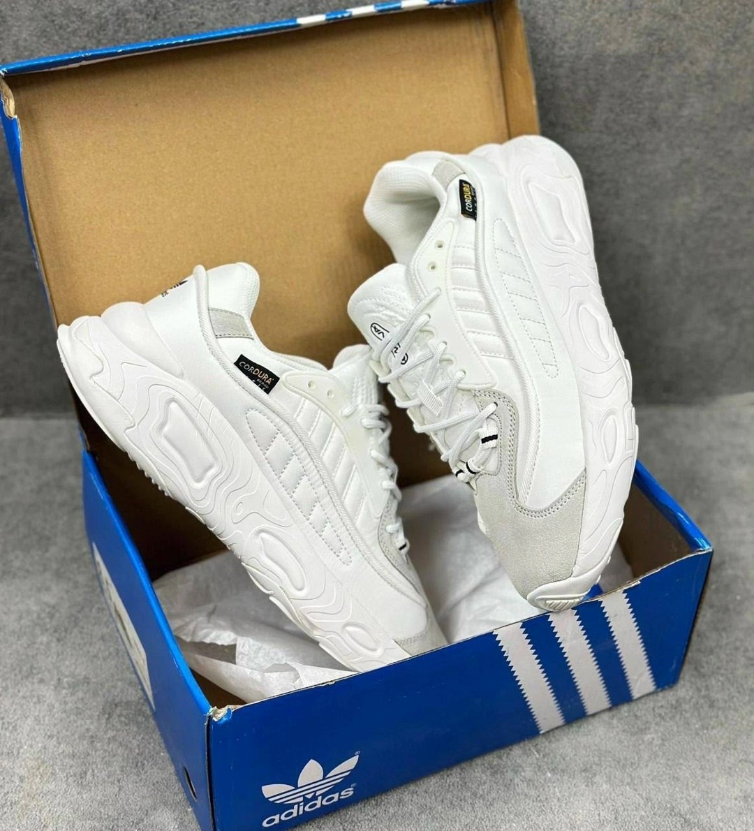 бежевые кроссовки адидас мужские ozweego,кроссовки,кроссовки adidas,кроссовки мужские adidas,кроссовка мужской