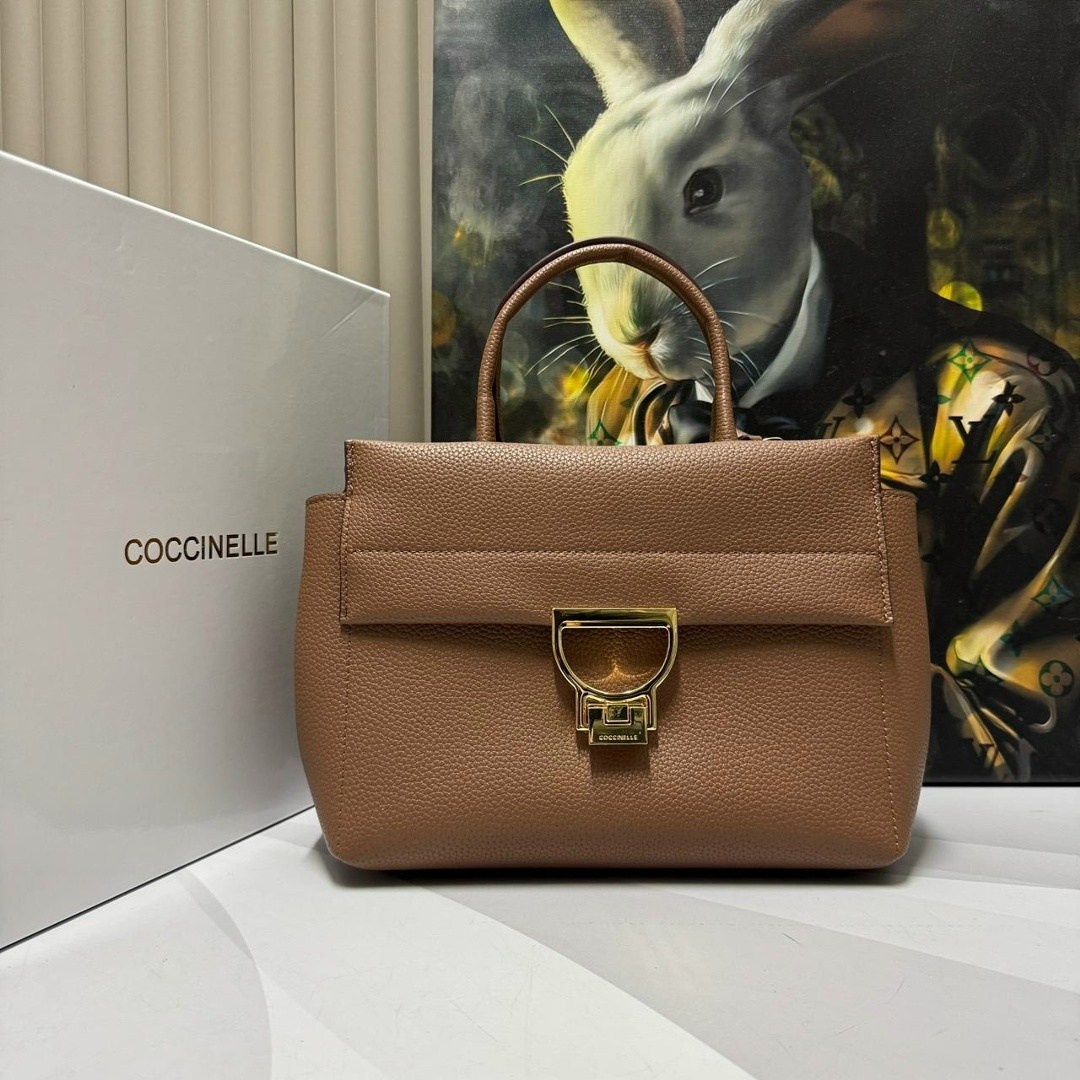 сумка coccinelle,coccinelle сумка на плечо кросс-боди arlettis signature,coccinelle маленькая сумка-сэтчел arlettis,женская сумка coccinelle,coccinelle сумка arlettis