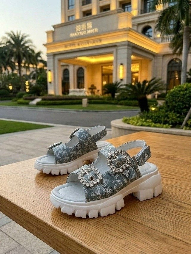сандалии gucci,,босоножки гуччи женские 2026,женские сандалии,модные сандалии