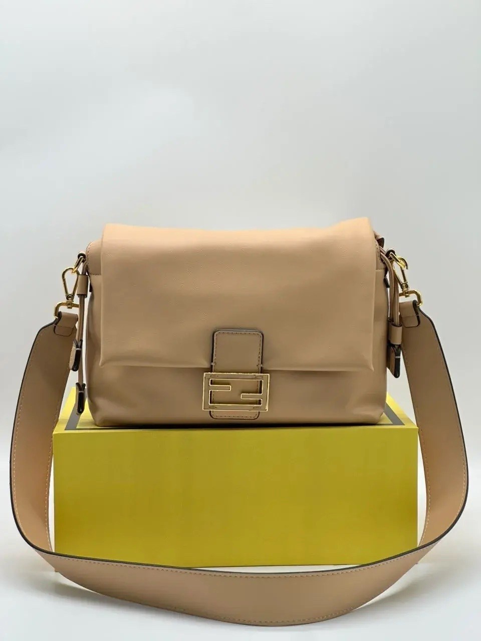 сумка fendi,женская сумка fendi,сумка на плечо fendi,сумка,фенди сумка