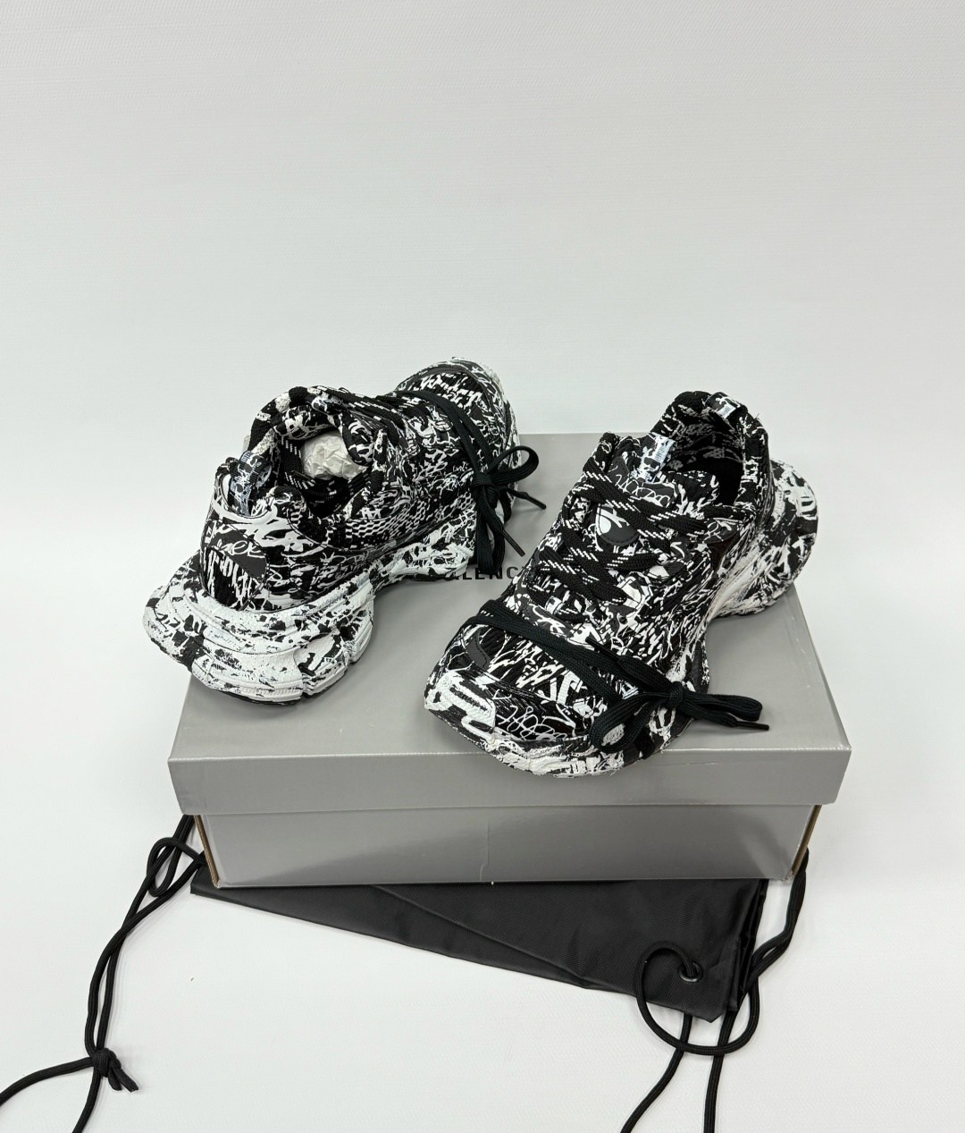 кроссовки balenciaga phantom sneaker 3xl,кроссовки balenciaga,кроссовки balenciaga track sneaker 'graffiti - white black',женские кроссовки balenciaga,balenciaga кроссовки graffiti track черный