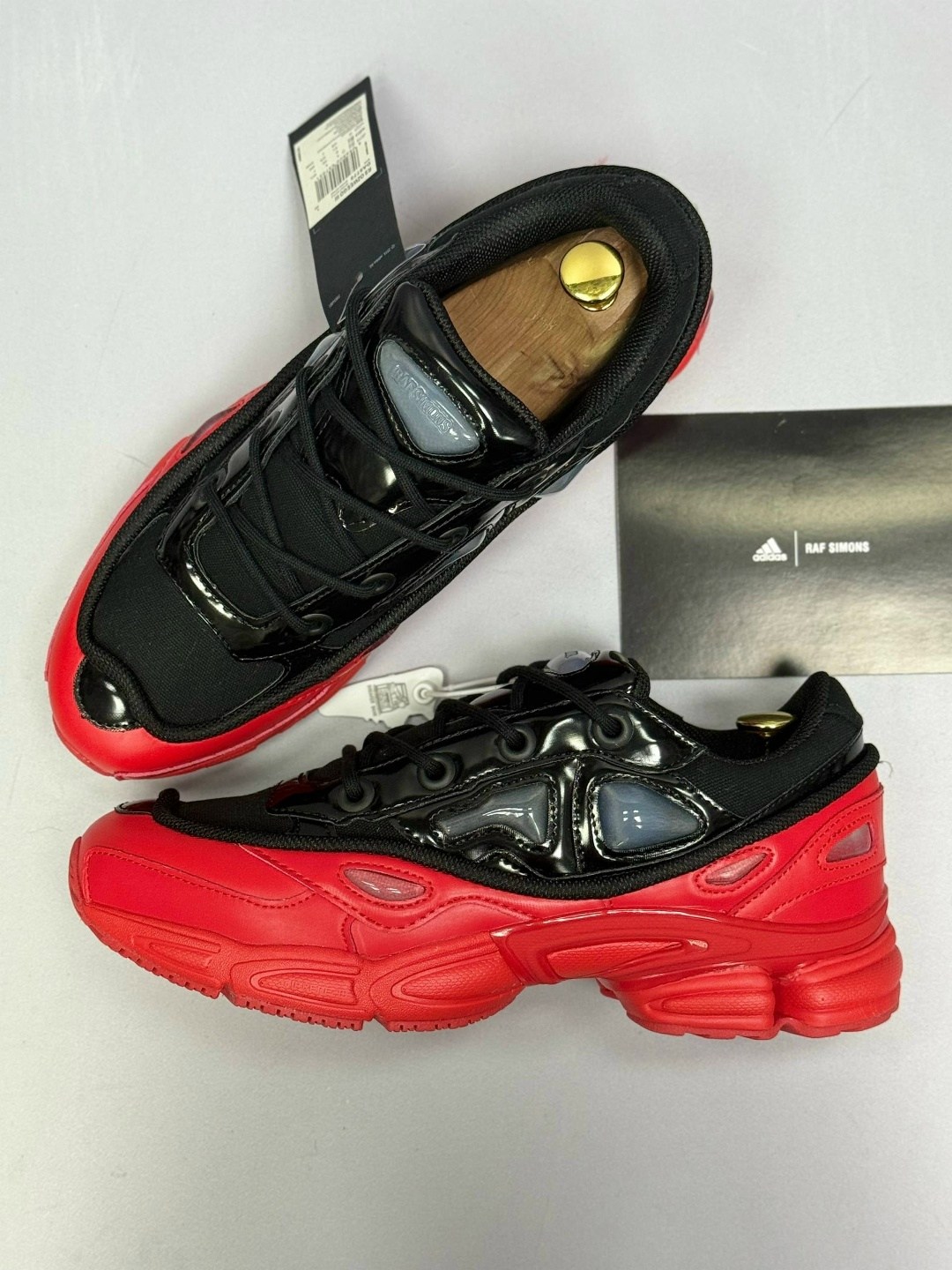adidas ozweego 3 raf simons black scarlet,raf simons x adidas ozweego iii black red,adidas by raf simons ozweego 3 красные с черным,raf simons adidas ozweego 3,кроссовки adidas raf simons x ozweego 3