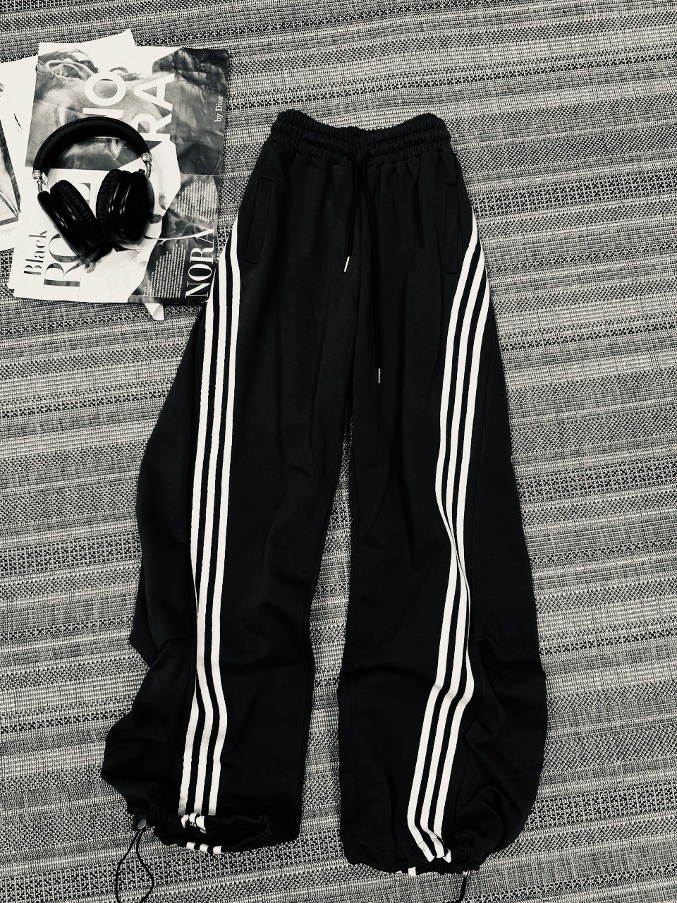 штаны адидас широкие,брюки спортивные,брюки спортивные adidas женские,штаны спортивные широкие оверсайз с лампасами y2k,спортивные штаны широкие оверсайз для танцев
