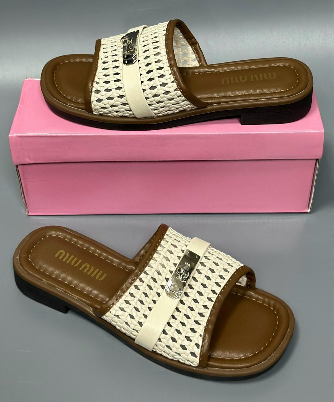 шлепанцы miu miu,,женские шлепанцы,шлепки женские,шлепанцы модные