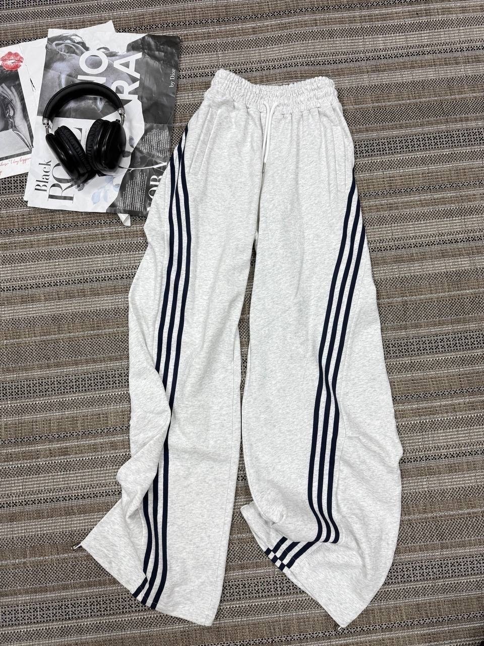 штаны адидас широкие,брюки спортивные,брюки спортивные adidas женские,штаны спортивные широкие оверсайз с лампасами y2k,спортивные штаны широкие оверсайз для танцев