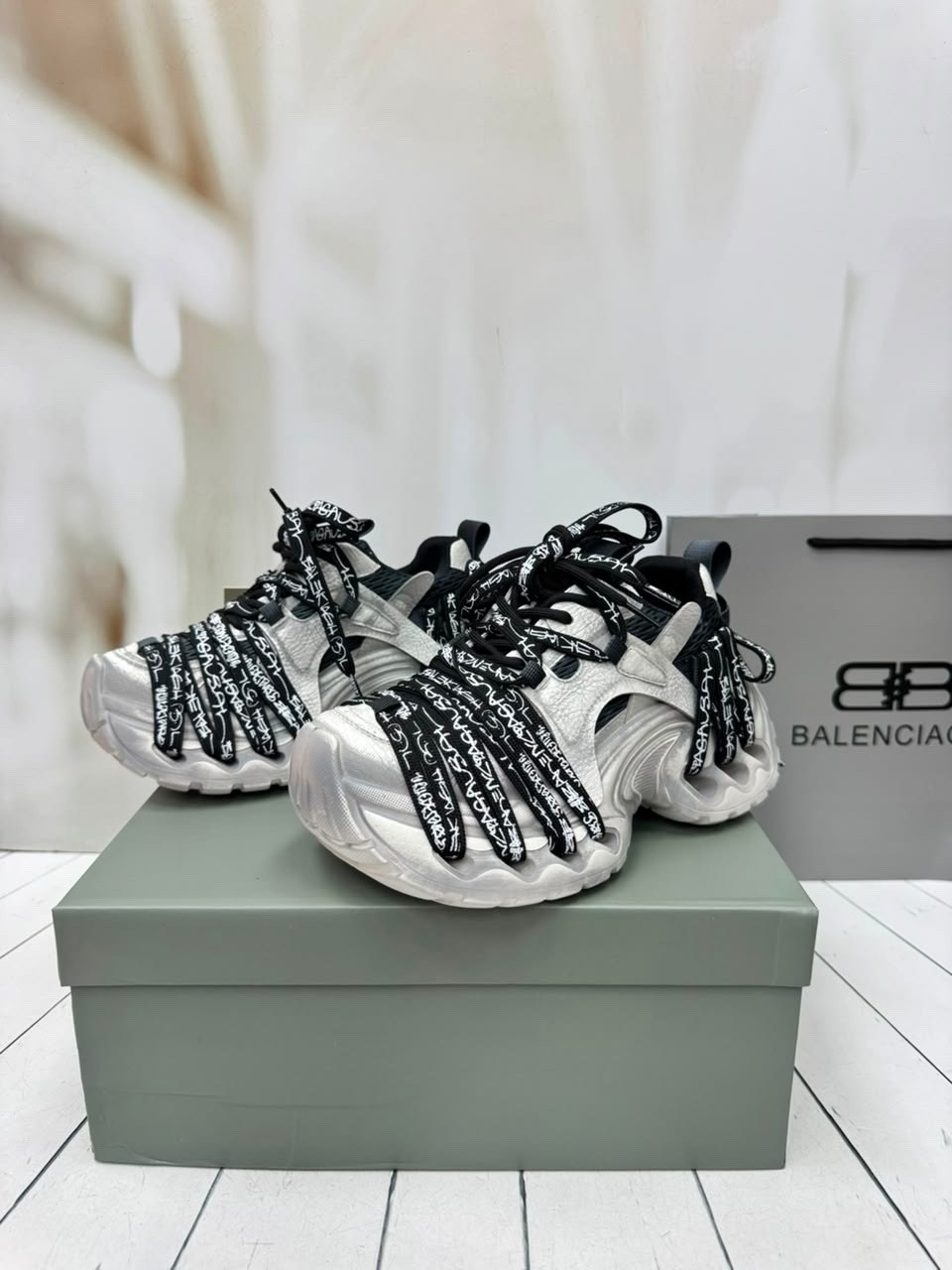 кроссовки 3xl sneaker массивные на шнуровке balenciaga,кроссовки balenciaga,кроссовки balenciaga женские,кроссовки balenciaga 3 xl,женские кроссовки balenciaga track a133933 чёрные