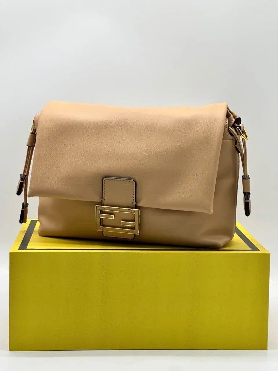 сумка fendi,женская сумка fendi,сумка на плечо fendi,сумка,фенди сумка