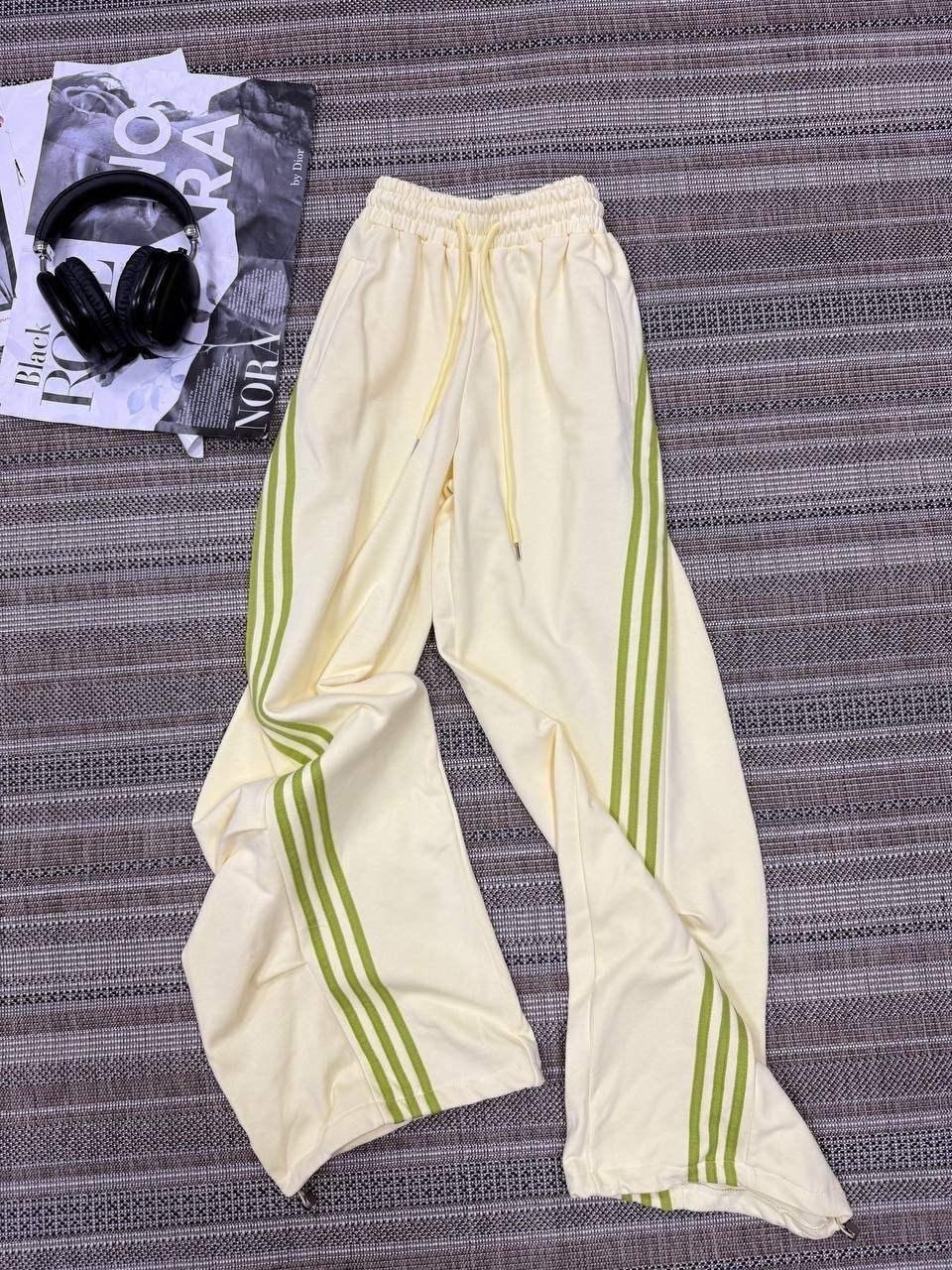 штаны адидас широкие,брюки спортивные,брюки спортивные adidas женские,штаны спортивные широкие оверсайз с лампасами y2k,спортивные штаны широкие оверсайз для танцев