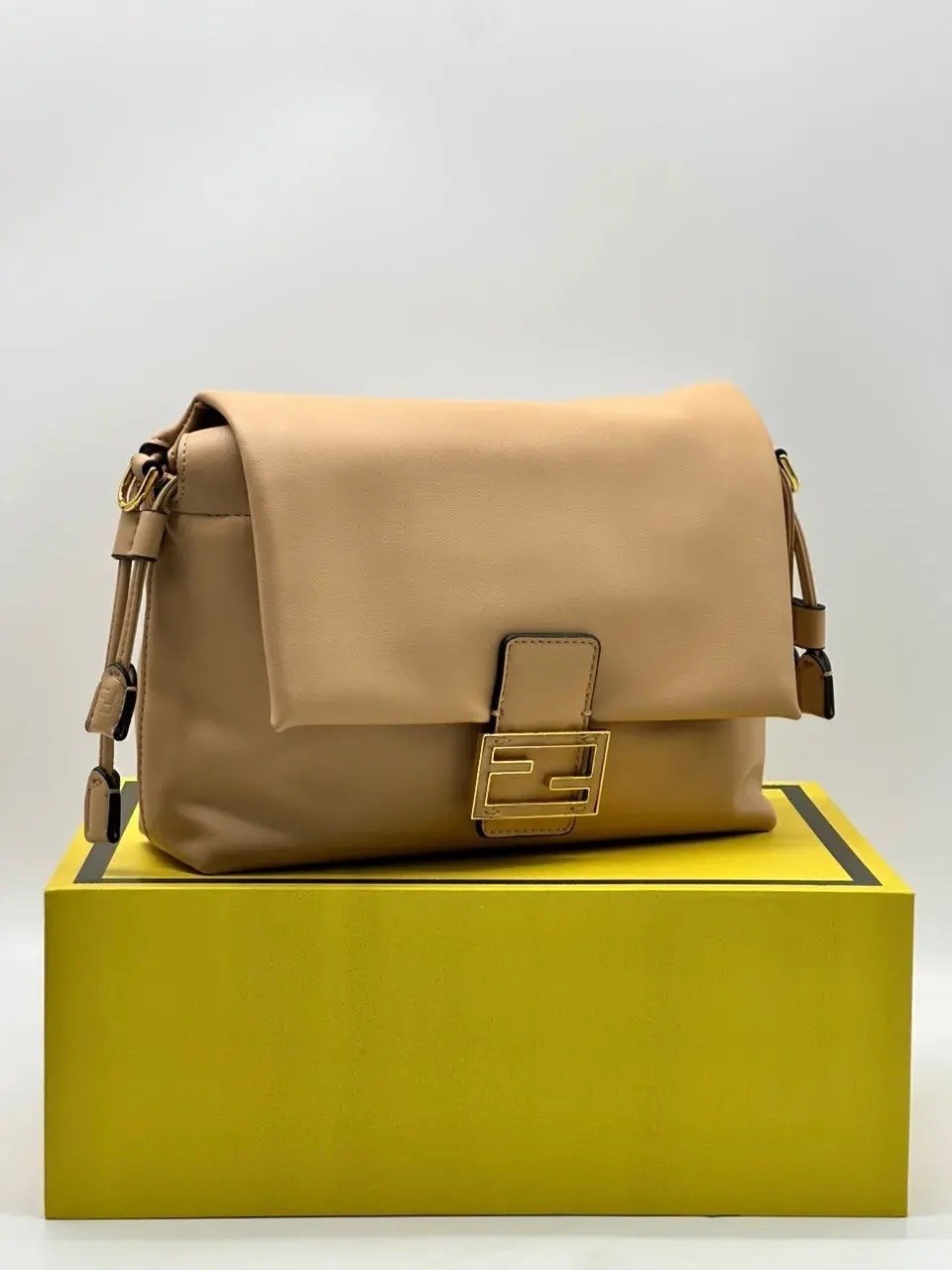 сумка fendi,женская сумка fendi,сумка на плечо fendi,сумка,фенди сумка
