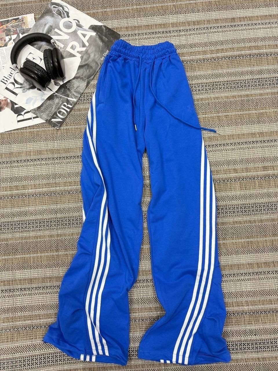 штаны адидас широкие,брюки спортивные,брюки спортивные adidas женские,штаны спортивные широкие оверсайз с лампасами y2k,спортивные штаны широкие оверсайз для танцев