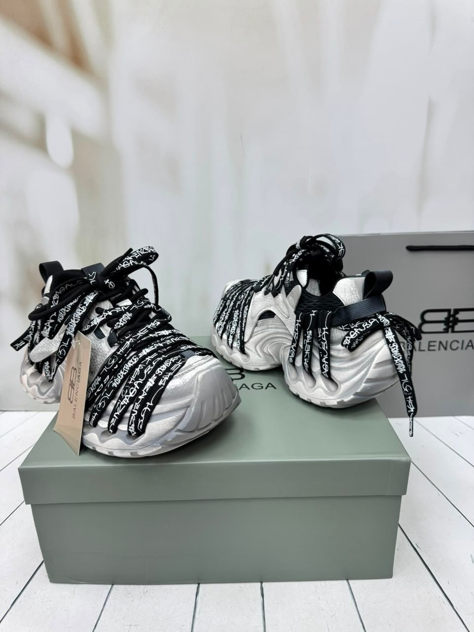 кроссовки 3xl sneaker массивные на шнуровке balenciaga,кроссовки balenciaga,кроссовки balenciaga женские,кроссовки balenciaga 3 xl,женские кроссовки balenciaga track a133933 чёрные