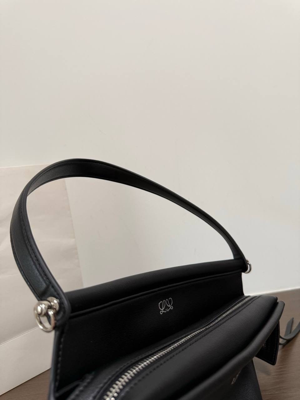 loewe сумка,loewe сумка на плечо,loewe сумка черная женская,сумка,loewe сумка хобо на плечо