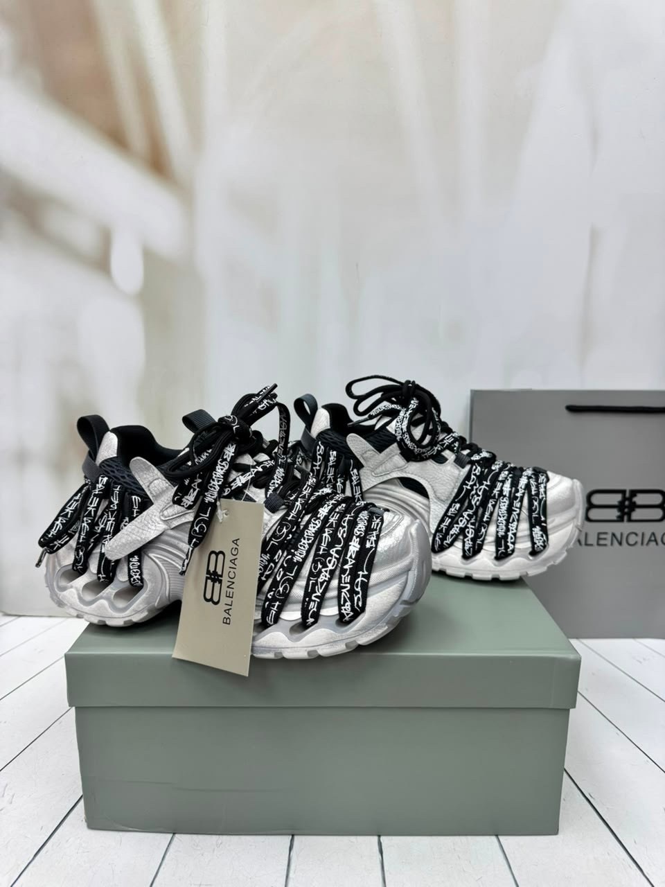 кроссовки 3xl sneaker массивные на шнуровке balenciaga,кроссовки balenciaga,кроссовки balenciaga женские,кроссовки balenciaga 3 xl,женские кроссовки balenciaga track a133933 чёрные