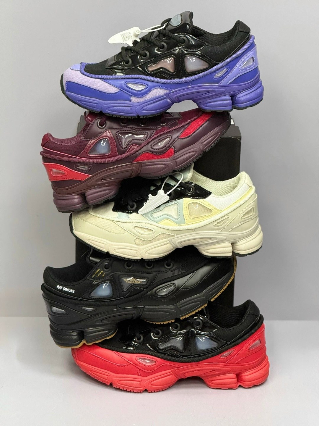 adidas ozweego 3 raf simons black scarlet,raf simons x adidas ozweego iii black red,adidas by raf simons ozweego 3 красные с черным,raf simons adidas ozweego 3,кроссовки adidas raf simons x ozweego 3