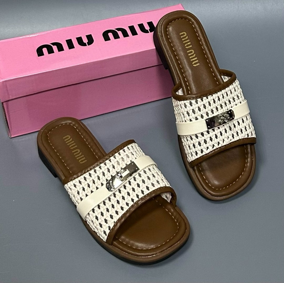 шлепанцы miu miu,,женские шлепанцы,шлепки женские,шлепанцы модные