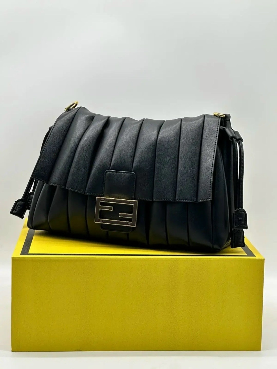 сумка fendi,женская сумка fendi,сумка fendi baguette,сумка фенди,fendi сумка fendi