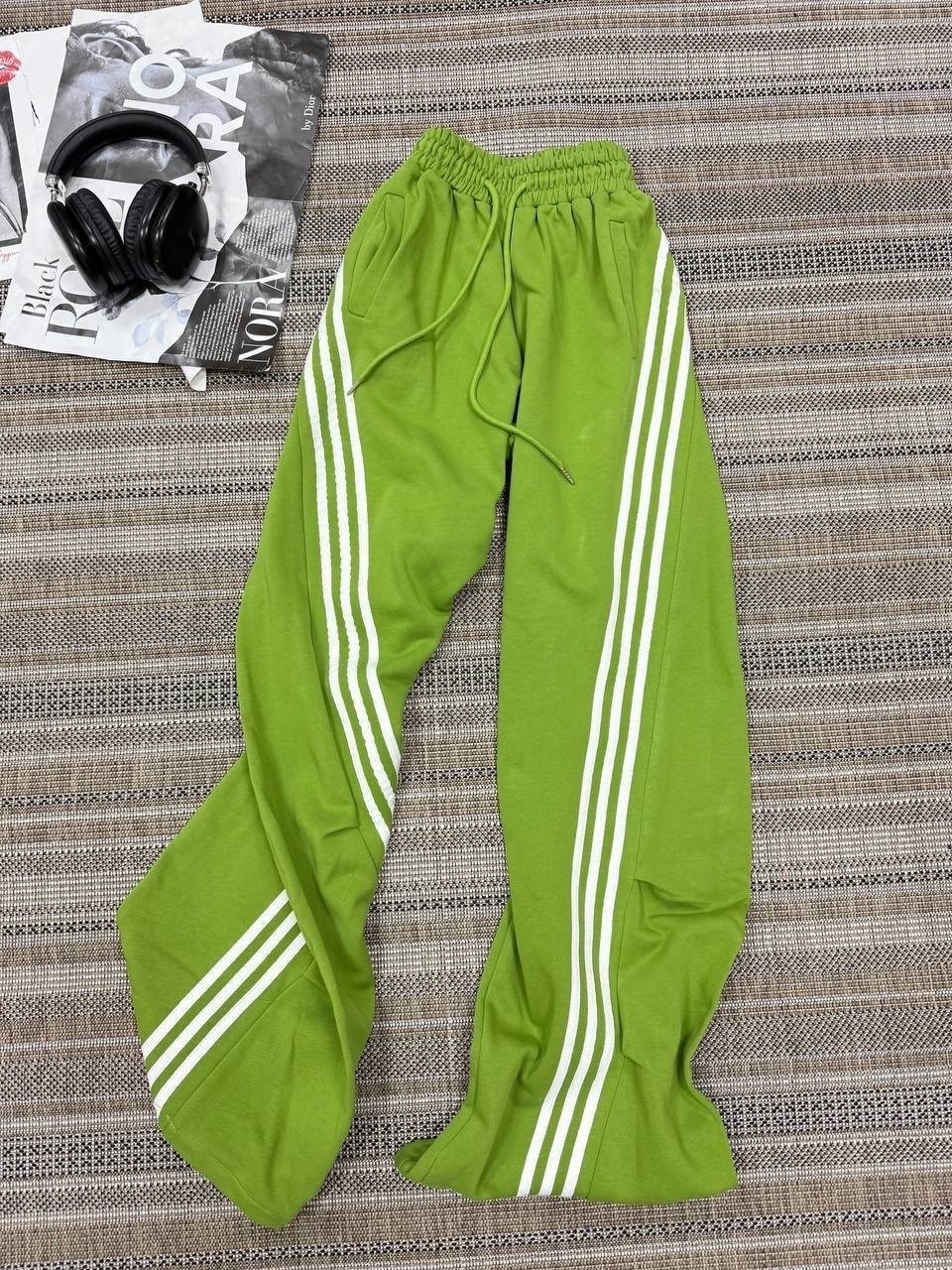 штаны адидас широкие,брюки спортивные,брюки спортивные adidas женские,штаны спортивные широкие оверсайз с лампасами y2k,спортивные штаны широкие оверсайз для танцев